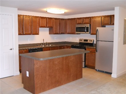 Kitchen with Island Kitchen with Island