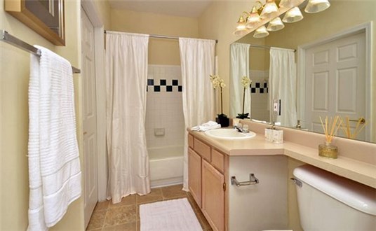 Spacious Bbathroom Spacious Bbathroom