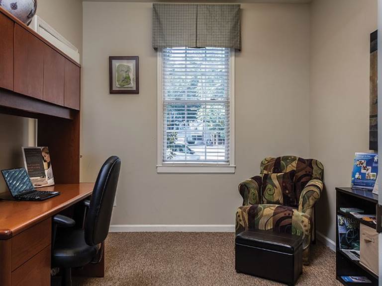 Newport News, VA Apartments - Convenient business facilities Newport News, VA Apartments - Convenient business facilities